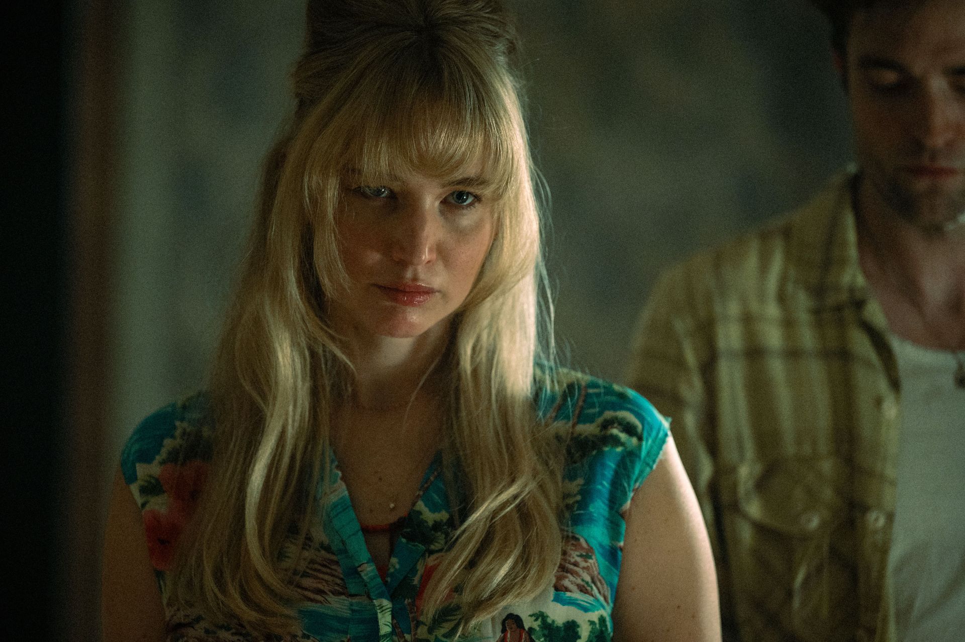 „Zgiń kochanie” – doskonałe studium rozpadającej się emocjonalnie kobiety [RECENZJA]