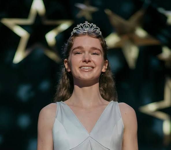 „Carrie” wychodzi z ognia. Czy Mike Flanagan uratował bohaterkę Kinga kosztem serialu? [RECENZJA]