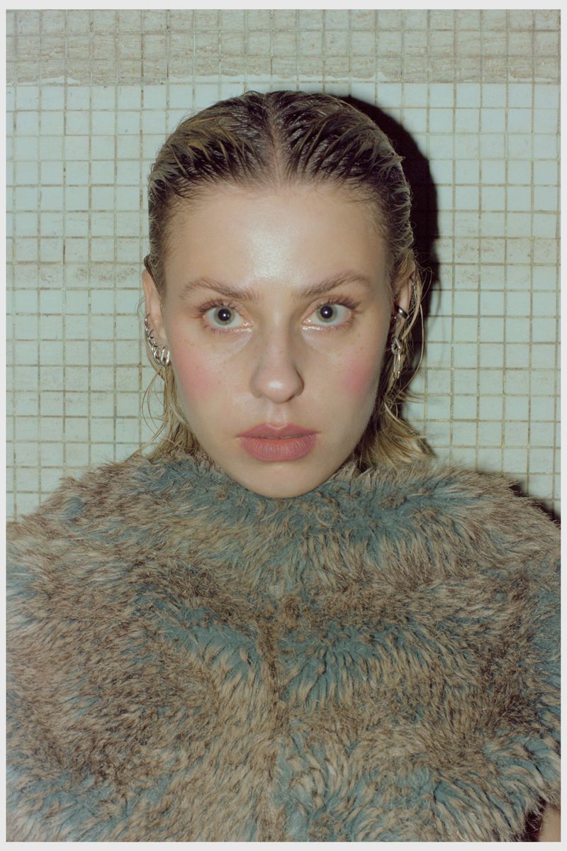 Nina Buchacz @ninabuchacz w projekcie Kingi Stec @kinga_stec / fot. Jan Suchorab