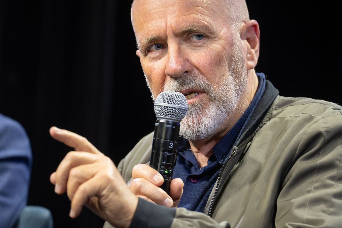 Kto kocha dłużej? Richard Flanagan odwiedził Polskę