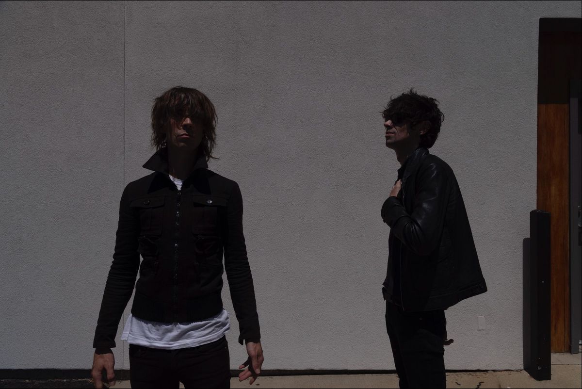 „Jesteśmy odpowiedzialni za najgorszą piosenkę XXI wieku” – rozmawiamy z zespołem The Hellp [WYWIAD]