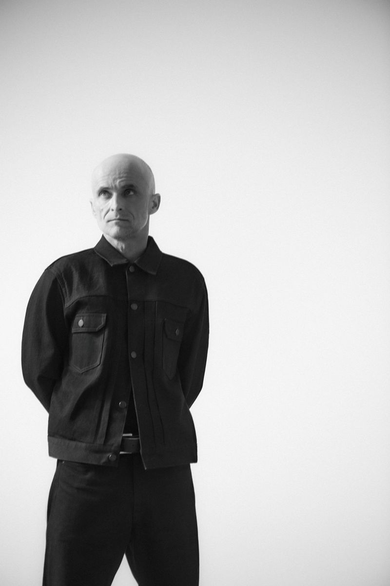 „Byłem gruby, byłem mały, było mi bardzo wstyd” – Artur Rojek po sześciu latach zapowiada nowy album
