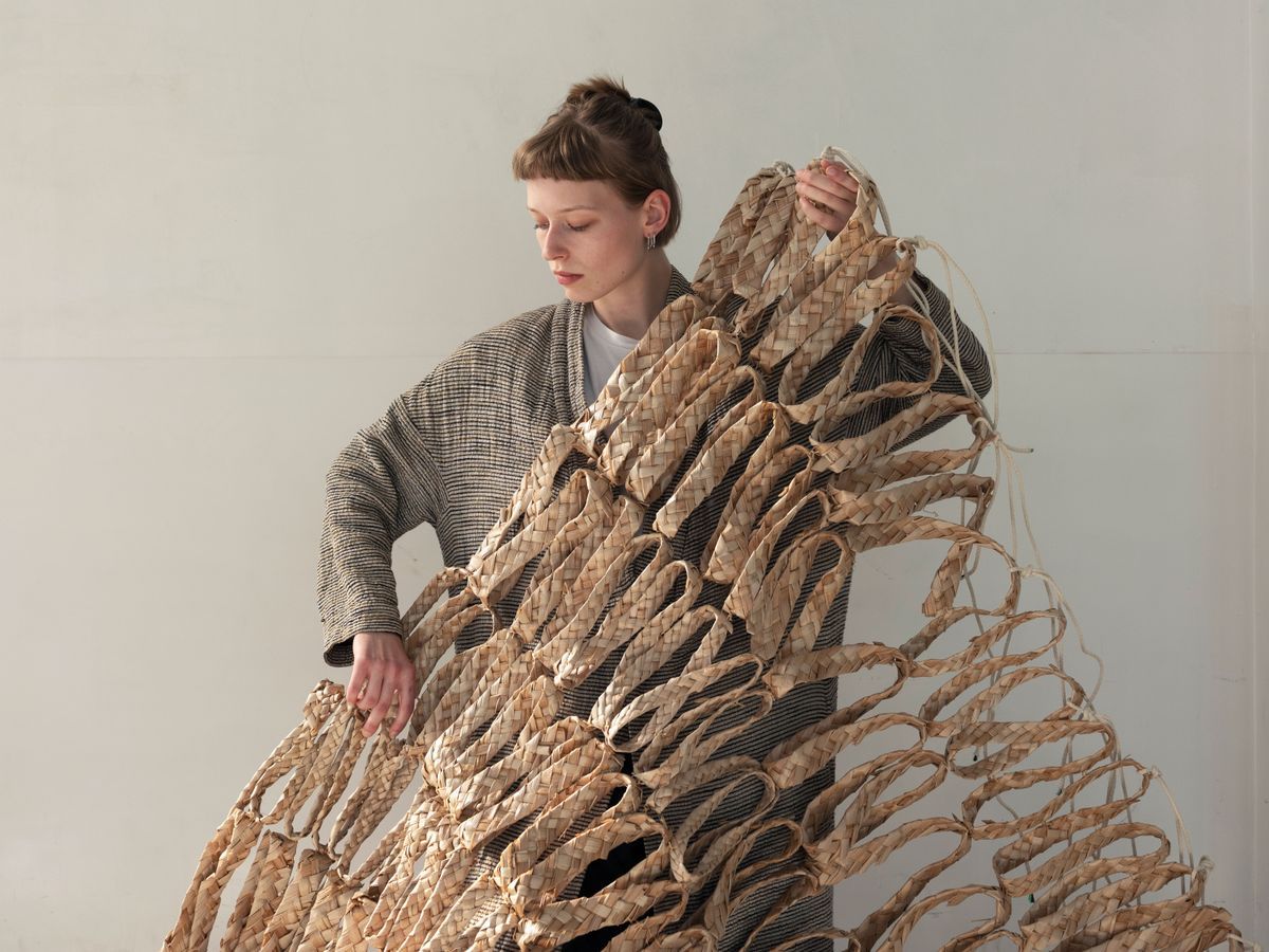 projekt dyplomowy Zofii Kusch „Gardine”, fot. School of Form, Dominik Cudny i Paulina Matusiak, modelka Pola Kołodziej