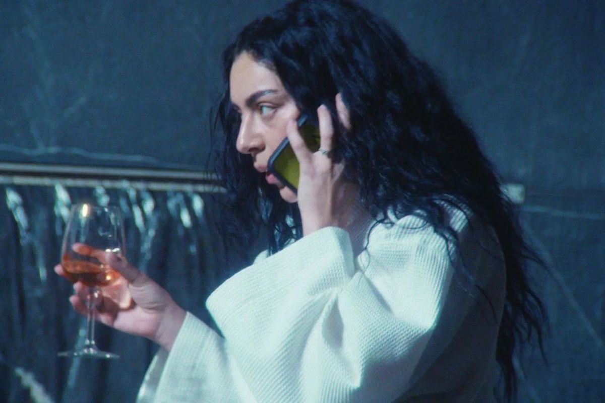 „The Moment” Charli XCX najszybciej sprzedającym się tytułem A24 w historii