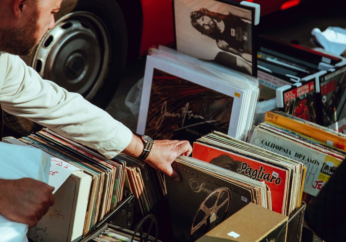 Winyle wygenerowane przez AI – Suno zapowiada otwarcie fabryki
