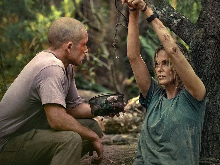 Charlize Theron kontra kanibal. „Alfa” to filmowy survival dla odpornych na przeciętność [RECENZJA]