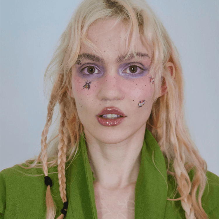 Wskaźnik recesji? Grimes pojawiła się na LinkedInie