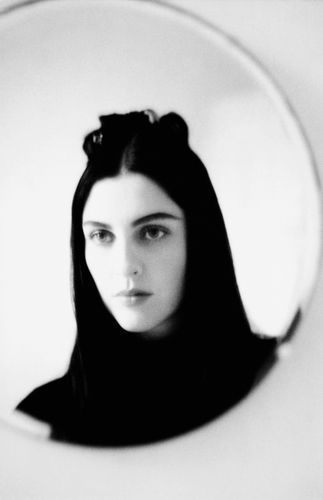 Nowa książka fotograficzna ukazuje nieznane oblicze Susie Cave