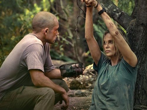 Charlize Theron kontra kanibal. „Alfa” to filmowy survival dla odpornych na przeciętność [RECENZJA]