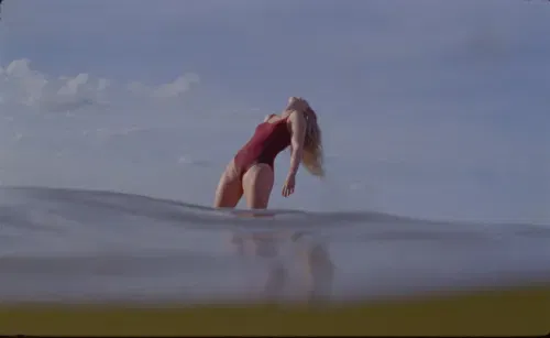 Mocny debiut Kristen Stewart. „Chronologia wody” już w kinach [RECENZJA]