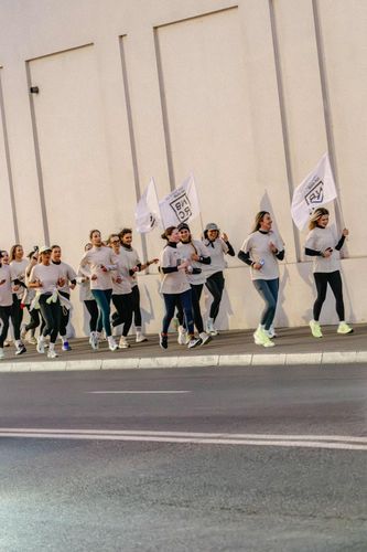 Maratoński weekend z New Balance Run House. Shake Out Run, Cheer Zone i wiele więcej