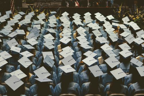 Magistrzy analfabeci. Studenci polskich uniwersytetów osiągają wyniki niższe niż dziesięciolatki [BADANIE]