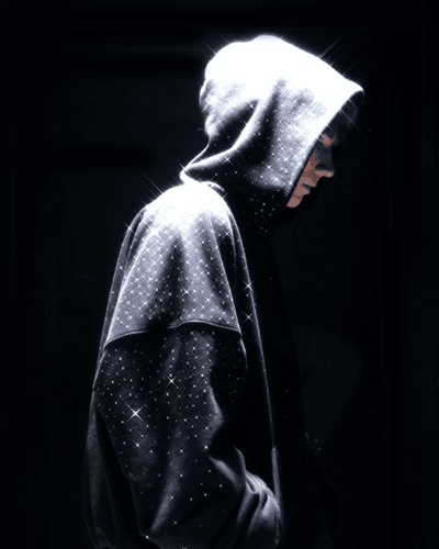 Luksusowy streetwear. Komplet polskiej marki ozdobiony kryształami Swarovskiego