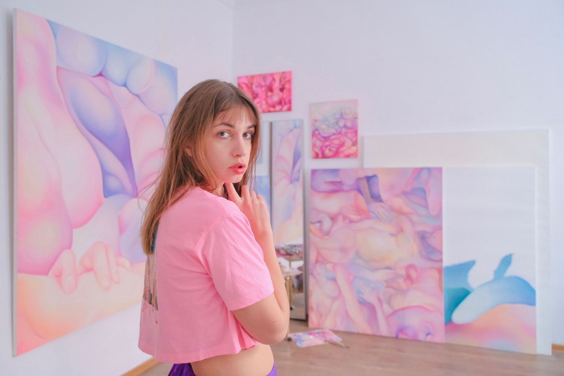 „Tam delikatne kolory płowieją w słońcu” – wystawa Agaty Kai Przyżyckiej w Galerii Piekary w Poznaniu