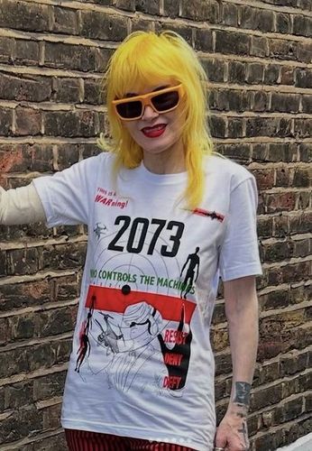 Kim była Pam Hogg? 5 ważnych momentów w karierze kultowej projektantki