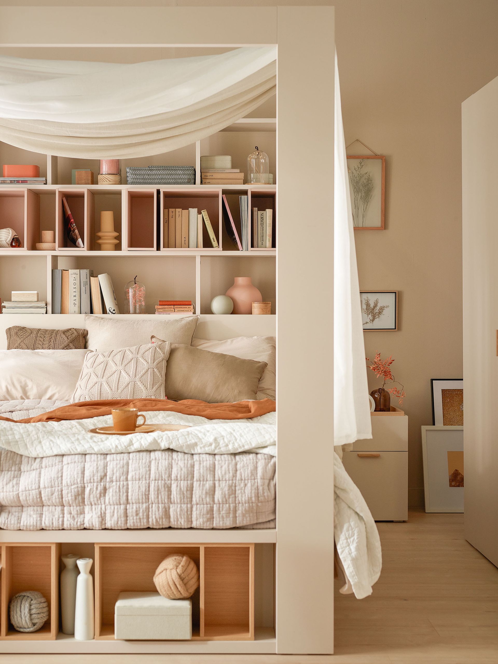 Łóżko z baldachimem