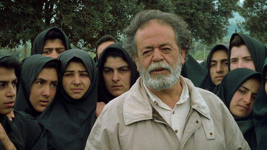 „Pod Oliwkami" (1994) reż. Abbas Kiarostami