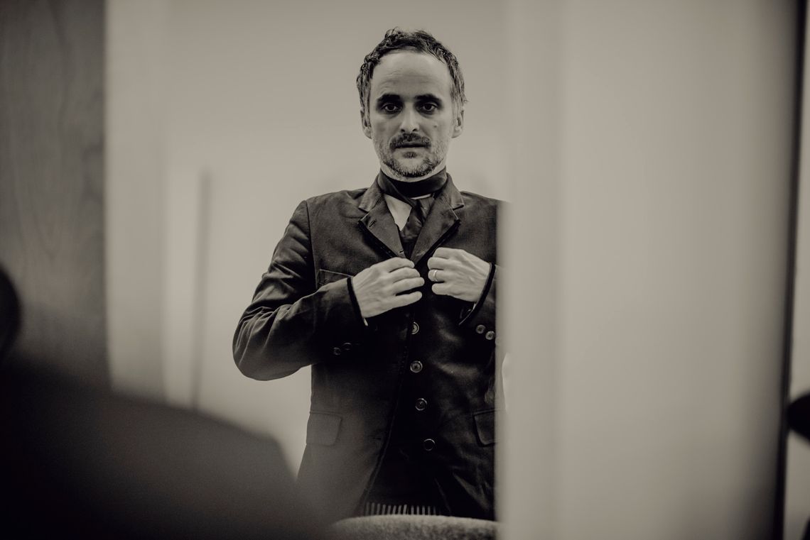 Artur Rojek przejmująco wykonuje kultowy meksykański utwór. To zapowiedź nowego albumu artysty