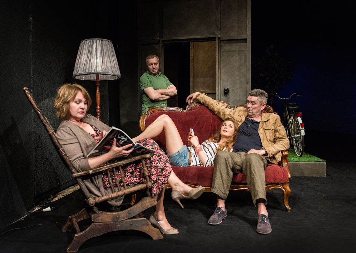 "Taniec albatrosa" w Teatrze Współczesnym ukazuje ludzi uciekających przed kryzysem dojrzałego wieku