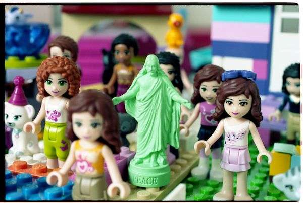 Katolicka dewocja okiem Pawła Jaszczuka. Artysta pokazuje mariaż kapitalizmu i religii