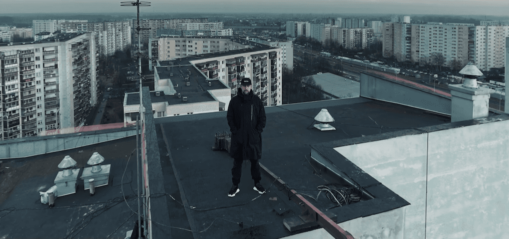 Sokół i jego "Warszawa". Raper wykonał cover kultowego utworu T.Love