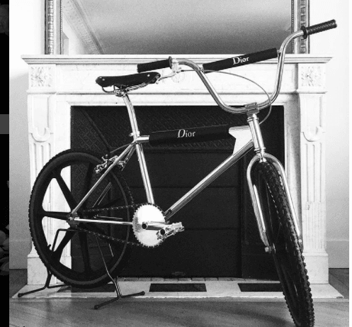 Dior wypuścił piękny, czarujący, luksusowy czarno-srebrny rower. Cudowny BMX kosztuje....
