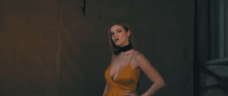 Zjawiskowa Sara Jaroszyk miesza zmysłowe R&B z elektroniką