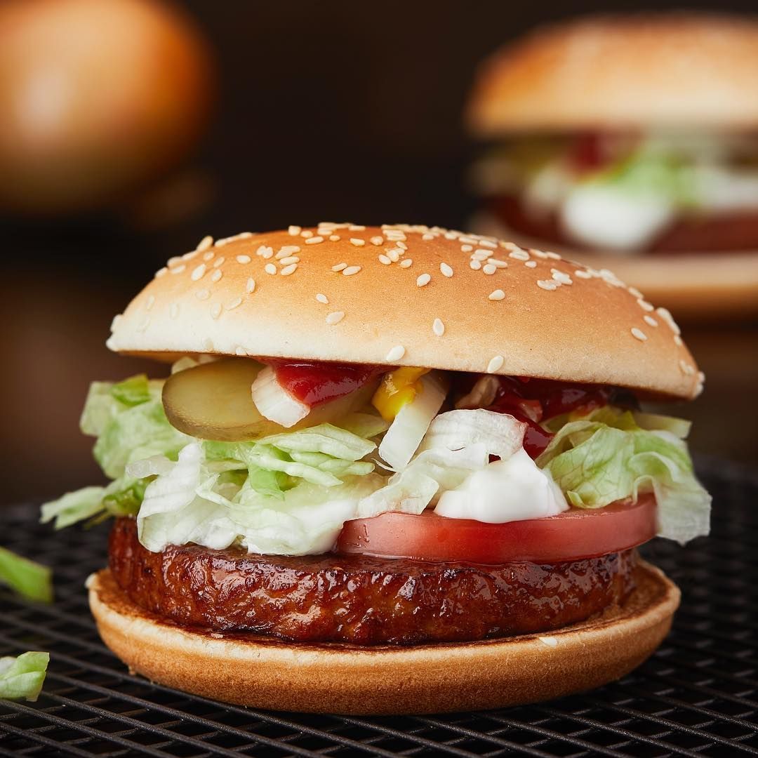 Wegański burger na stałe w ofercie McDonald's
