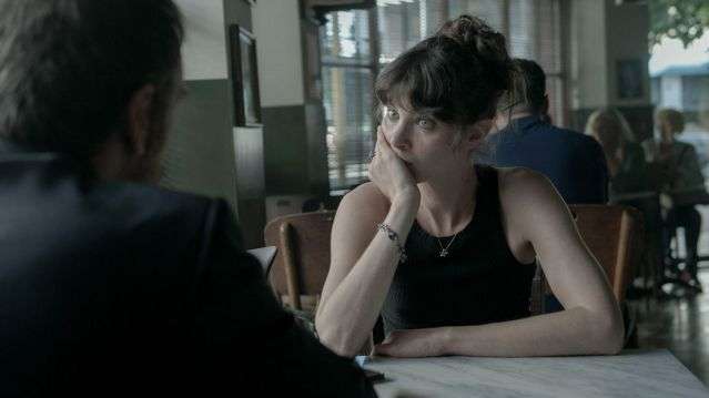 Wątpliwa moralność i mroczne sekrety u twórcy "Dobrze się kłamie w miłym towarzystwie”