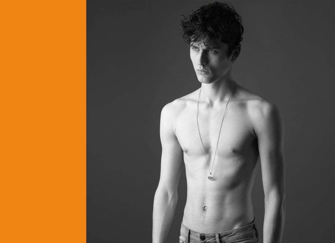 Chłopak z pięknymi, srebrnymi szpilkami. Poznajcie Marca z Białegostoku