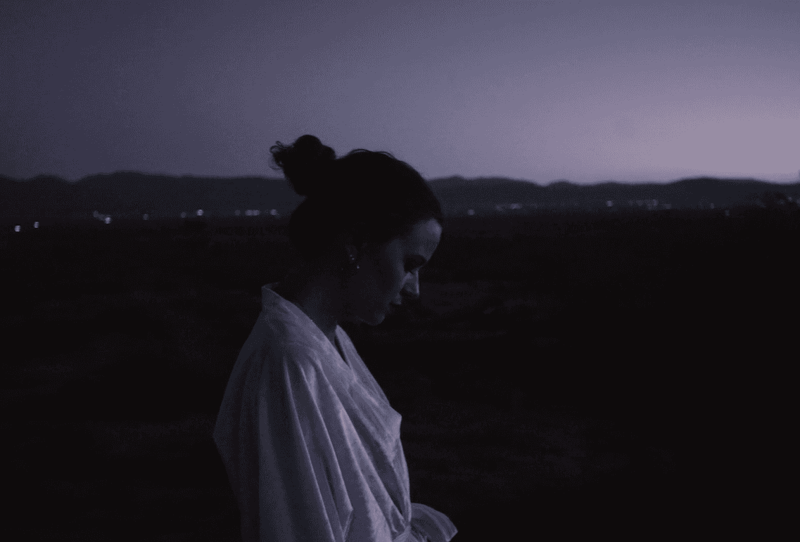 Nastrojowy klip do utworu "Save me boy" polskiej wokalistki i Low Roar