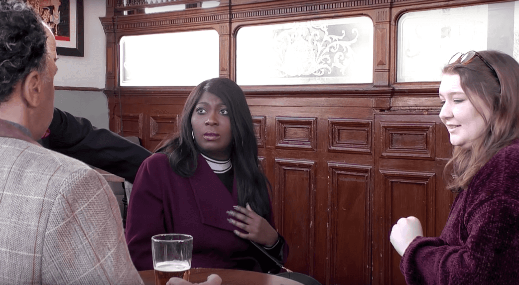 Ultrarealistyczny robot przeraził gości brytyjskiego pubu