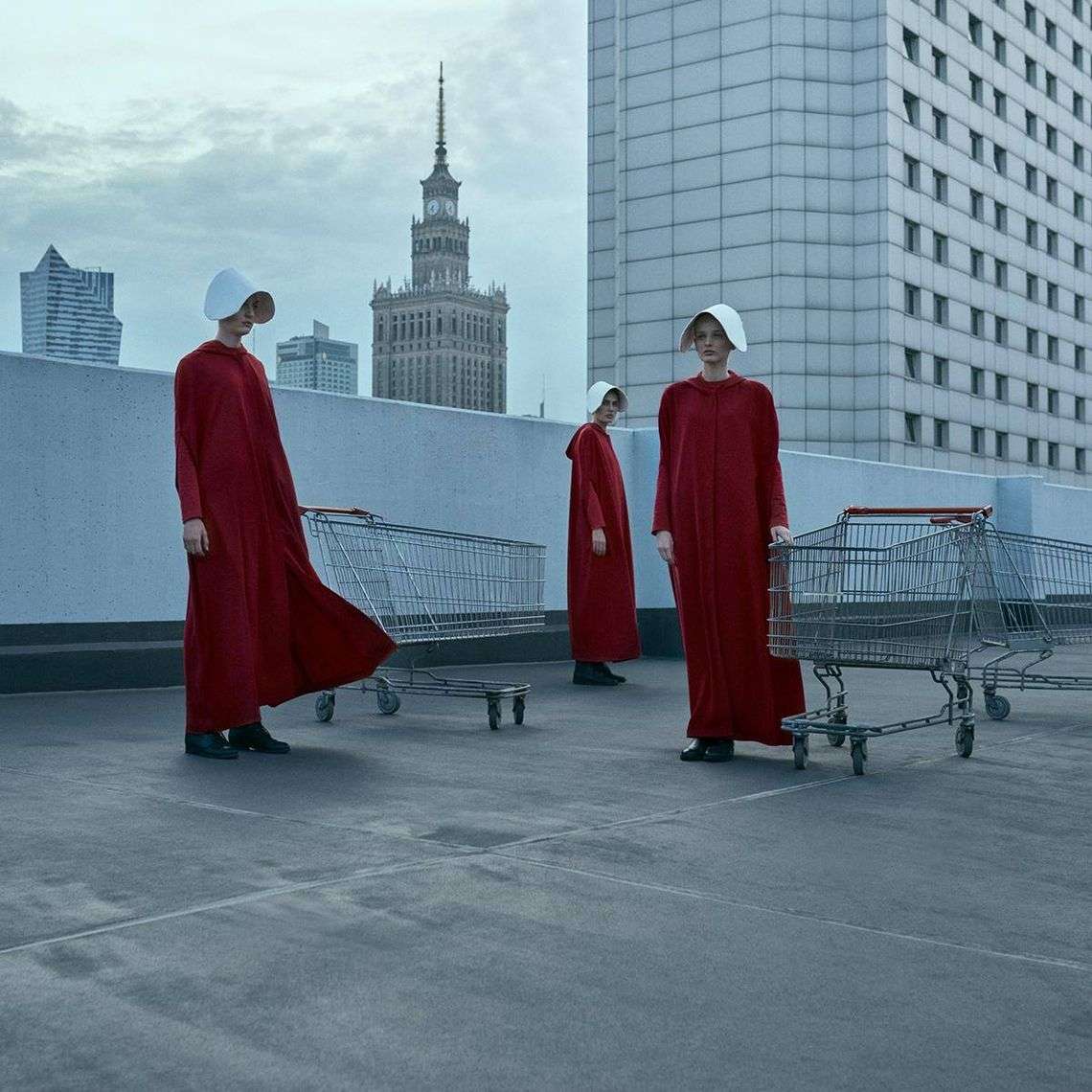 Kontrowersyjna kolekcja rodem z "Opowieści podręcznej". Tego jeszcze w polskiej modzie nie było