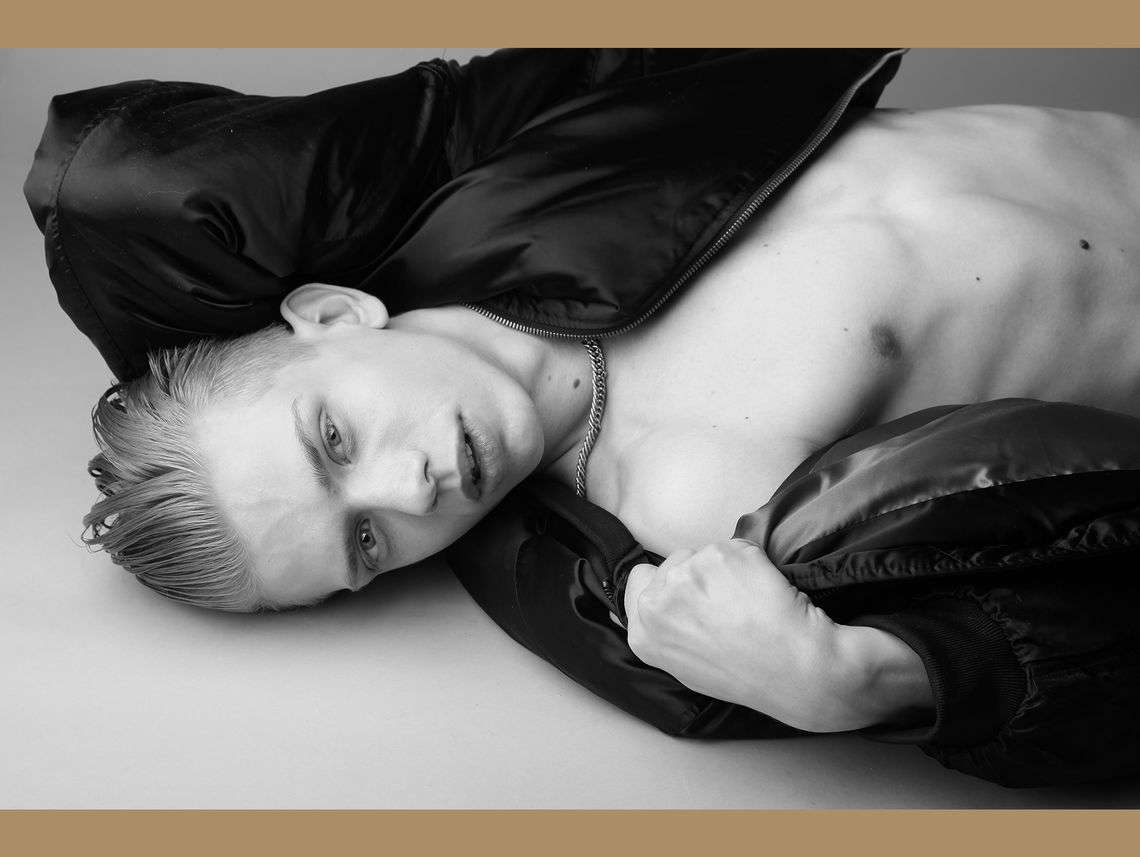 Model, którego trzeba obserwować: Maksim to uosobienie rock'n'rolla