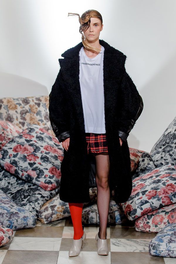 Niebanalny miks styli i faktur w najnowszej kolekcji MMC STUDIO. Postawiono na mocne kontrasty