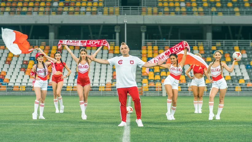 Muzyczne mistrzostwa świata w żenadzie. 5 utworów, które zagrzeją polskich piłkarzy albo i nie