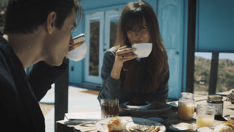 Tola Szlagowska wraca po 10 latach. Zobaczcie piękny klip inspirowany francuską Nową Falą