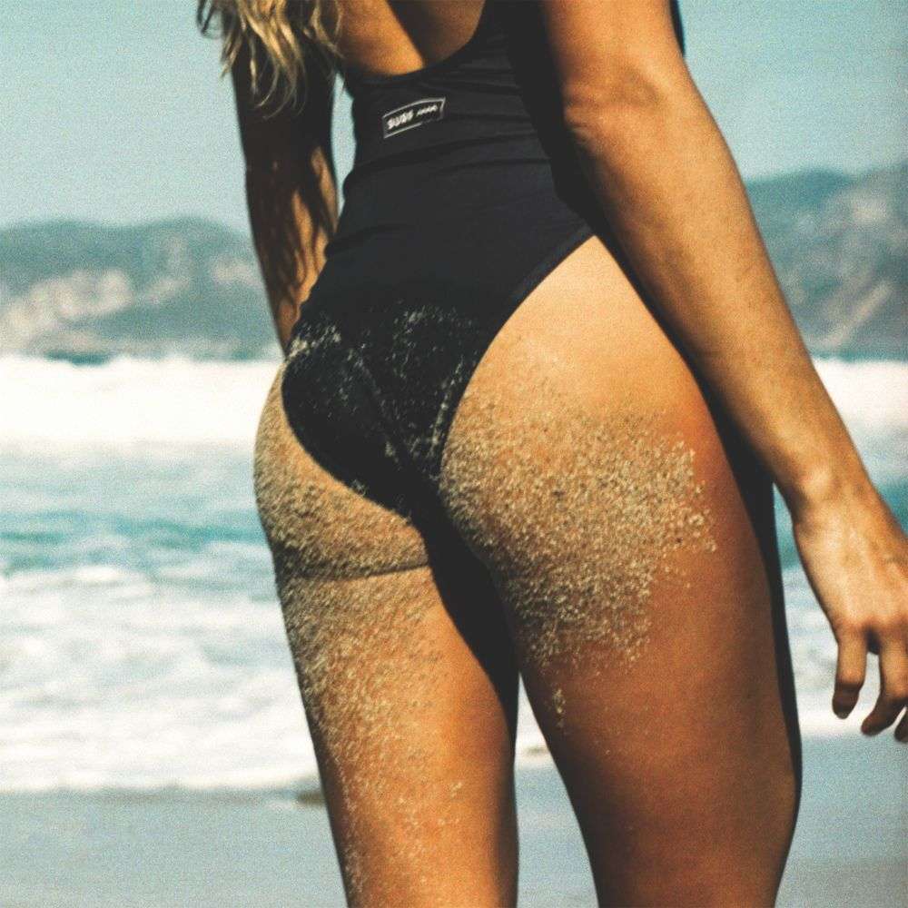 Surf Inc. prezentuje swoje ubrania na malowniczym wybrzeżu Sardynii. Zobaczcie wideo