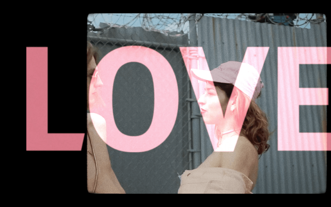 LASS prezentuje "Twin Peaks" - utwór zainspirowany Lynchem i klip opowiadający o fastfoodowej miłości