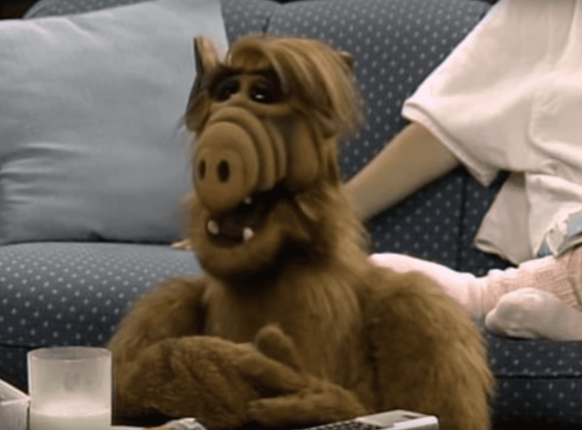„Alf” powraca. Warner Bros. zapowiada reboot kultowego serialu o kosmicie.