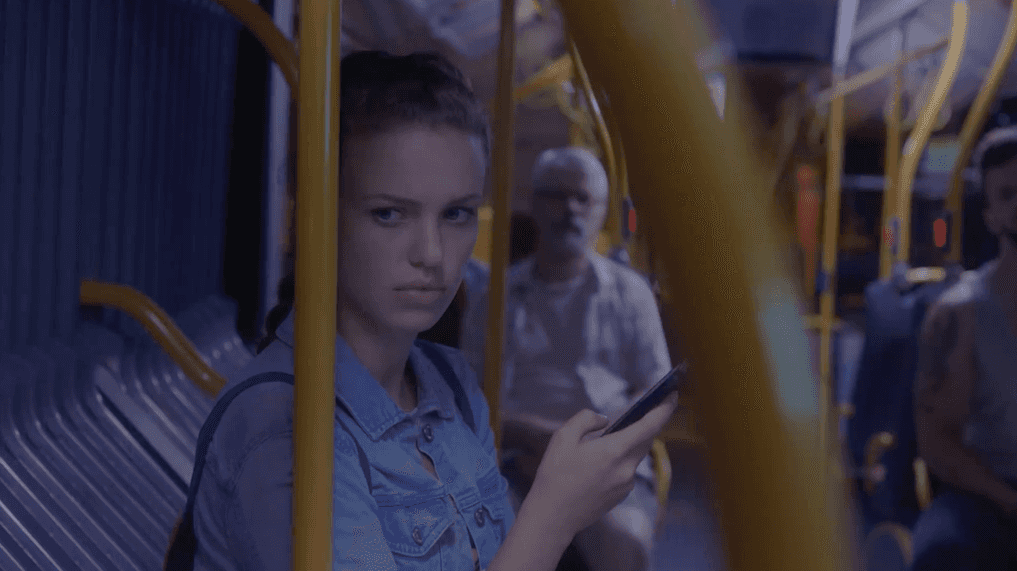 Jak reagować na rasizm w miejscu publicznym? Zobaczcie świetne wideo