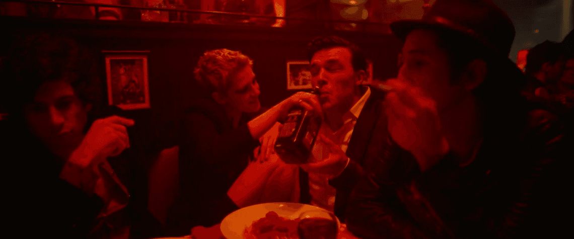 Kristen Stewart jako ostra imprezowiczka w stylowym klipie Interpolu