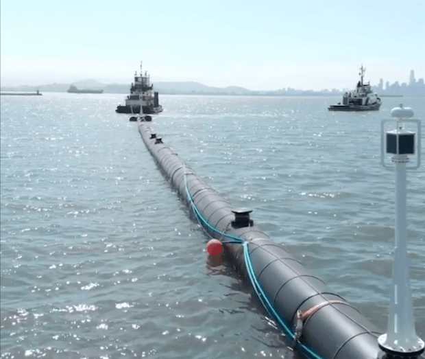 24-latek opracował rewolucyjny sposób na oczyszczenie oceanów ze śmieci