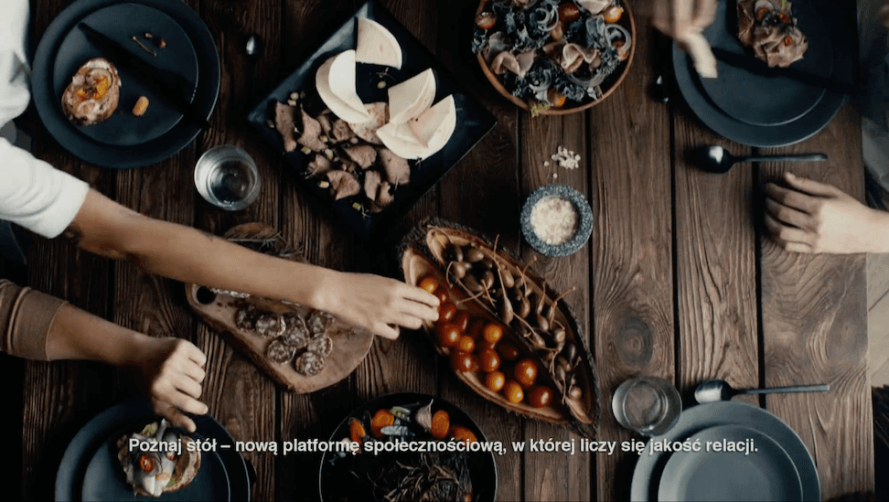"Stół" to platforma społecznościowa z funkcją toastów i bezpośrednich interakcji z innymi użytkownikami
