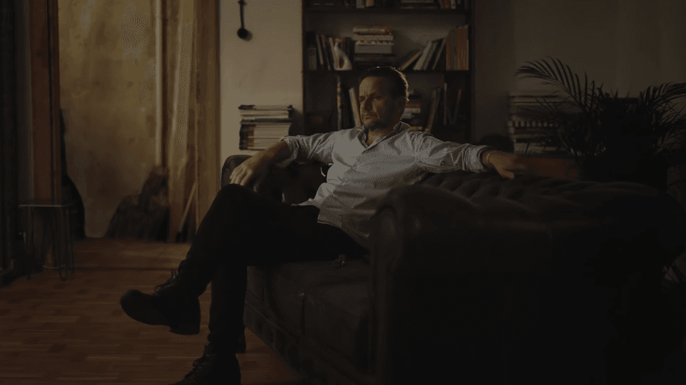 Bartłomiej Topa w nastrojowym klipie Seeme - Kasi Makowieckiej