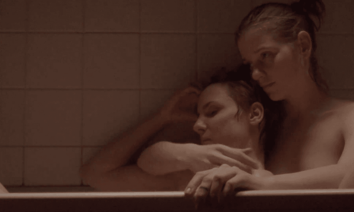 Największy jest ambaras, kiedy troje chce naraz. Debiutancki film Olgi Chajdas ukazuje nietypowy trójkąt miłosny