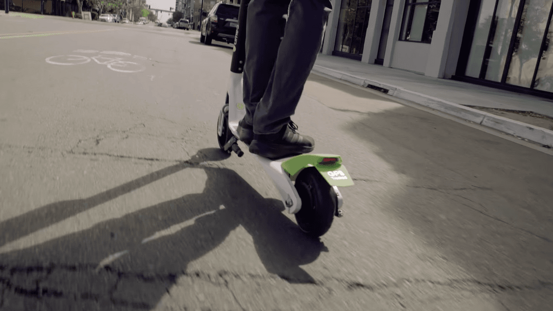 E-hulajnogi na minuty wkraczają do Polski. Odpowiada za nie startup wspierany przez UBER-a i Google