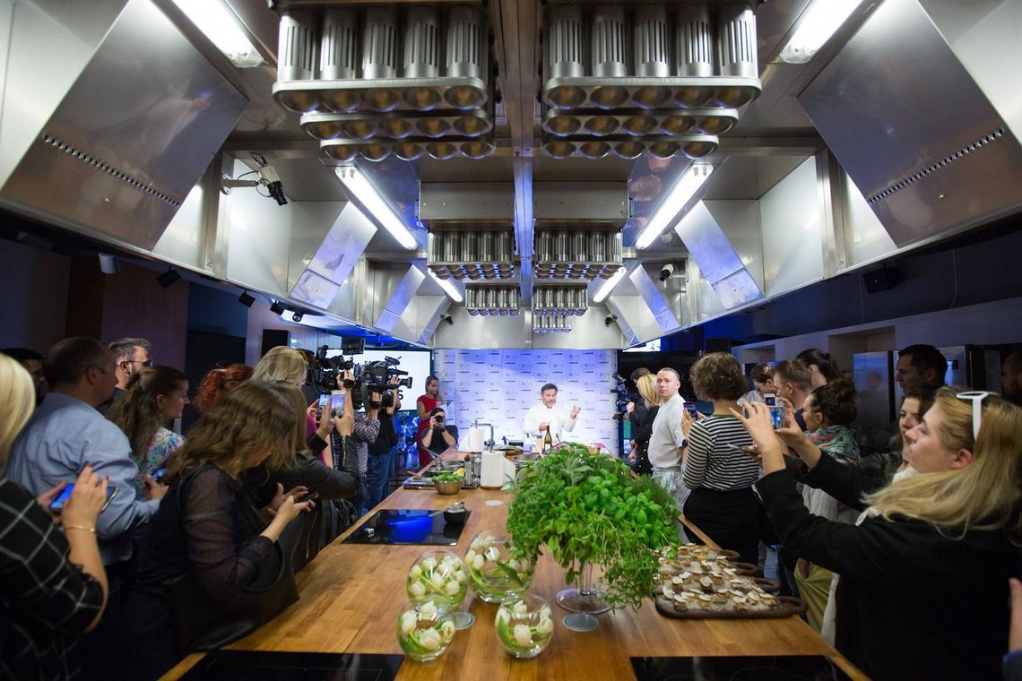 Michel Troisgros, zdobywca 3. gwiazdek Michelin, pokazał w Polsce swoje popisowe danie na urodzinach Cook Story by Samsung