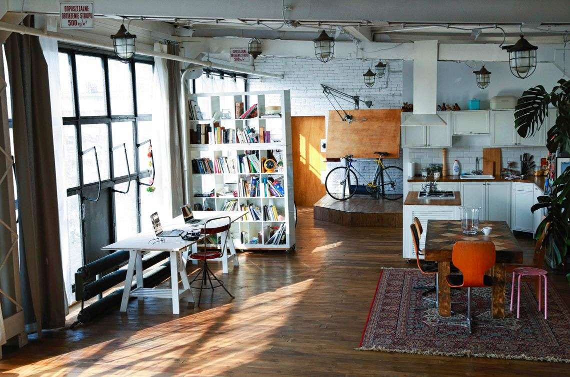 Scenografka Dorota Boruń nadaje nowe życie industrialnym przestrzeniom. Odwiedziliśmy jej pierwszy loft
