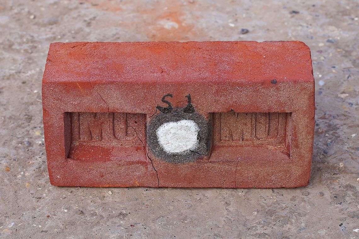 Duet artystów planuje wybudowanie piramidy z prochów niemal 35 tys. osób